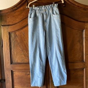 High Rise Elastic Waist Light Wash Jeans SIze Medium/6